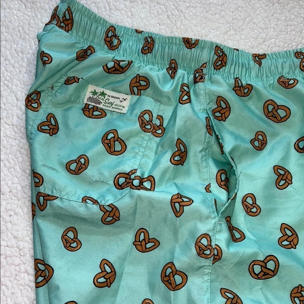 Aqua Pretzel Pattern Men's Swim Trunks